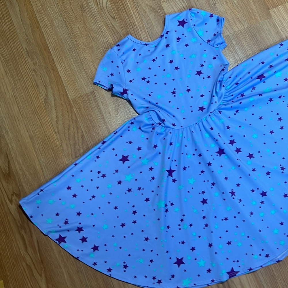 Star dresses - Picture 12 of 13